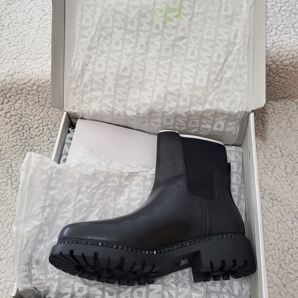 NIB DKNY Women's Roxanne Slip On Chelsea Boot with Studs Black SIZE 8 - Picture 6 of 7